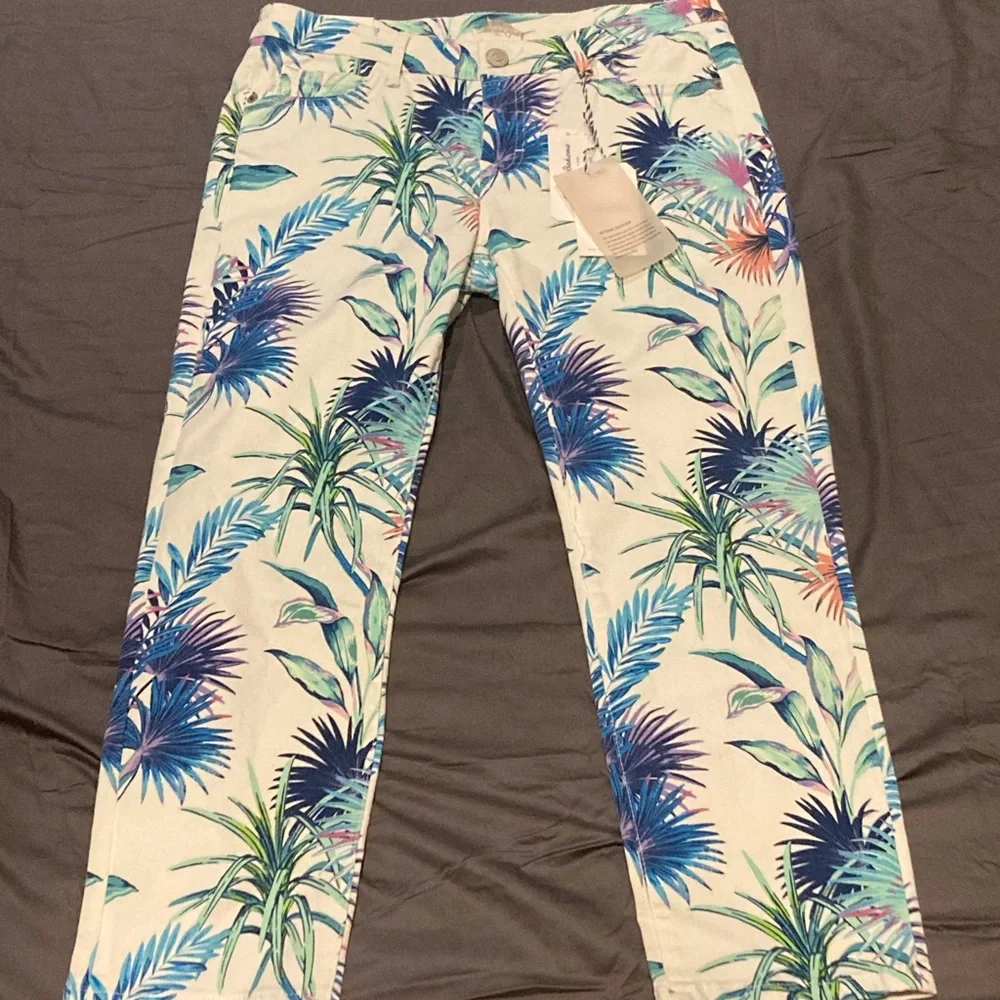 Tommy Bahama women's floral white denim jeans - Picture 2 of 3